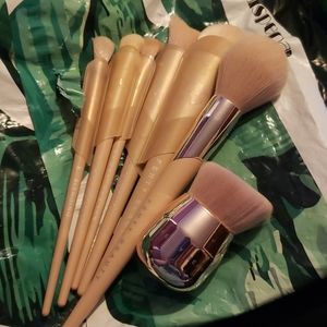 Fenty Beauty makeup brushes & mirror